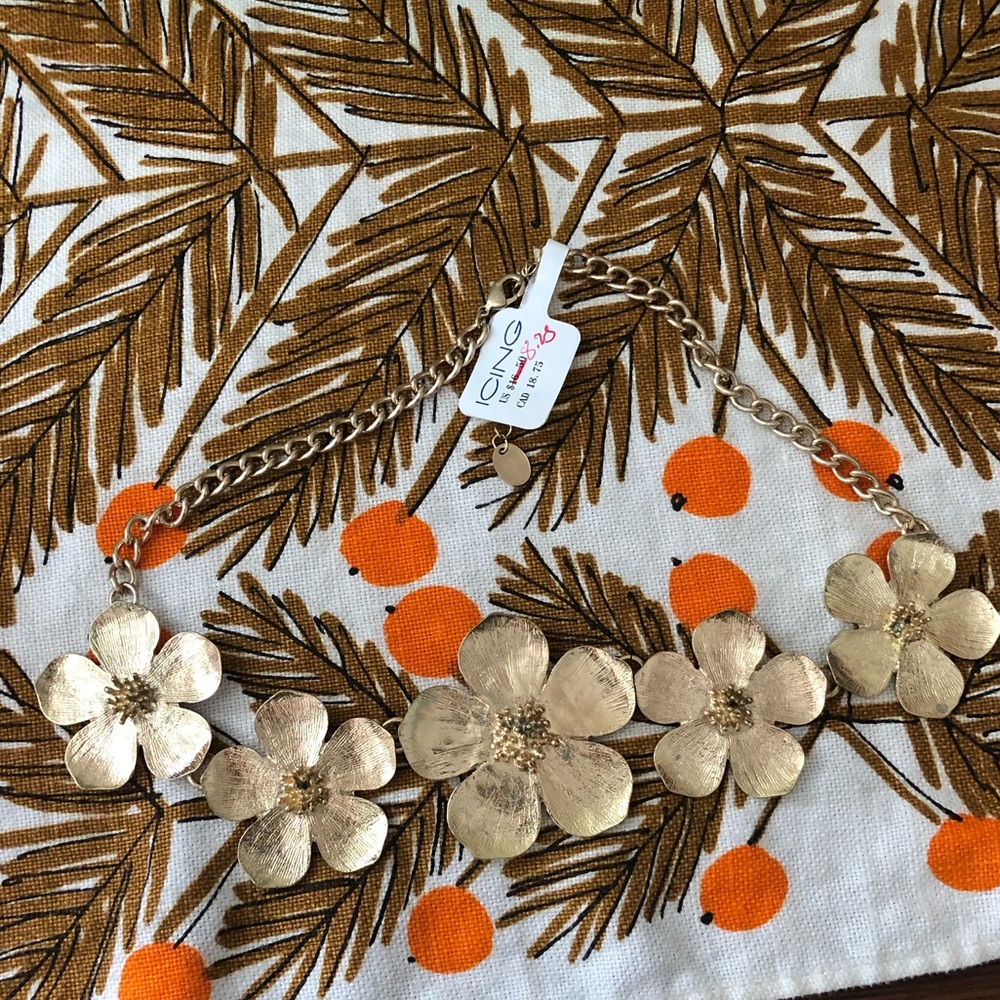 Flower necklace